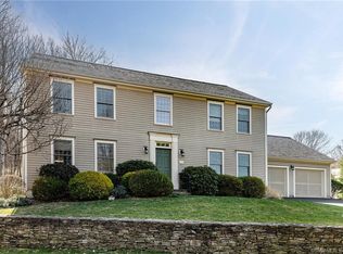 11 Hillview Ln, Woodbury, CT 06798