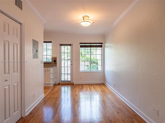 3rd image of 15 Madeira Ave APT 9