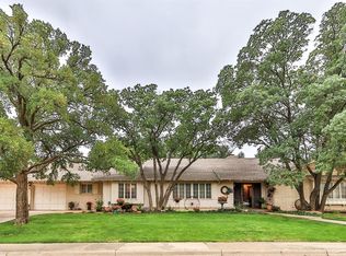 202 Willowwood Ln, Levelland, TX 79336