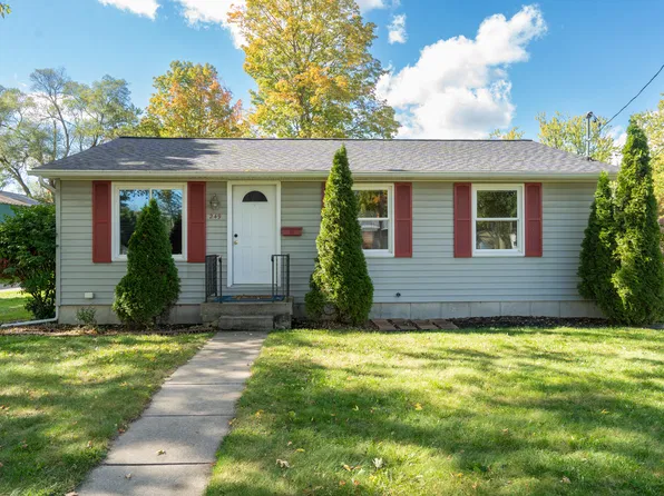 249 Elizabeth St, Rockford, MI 49341