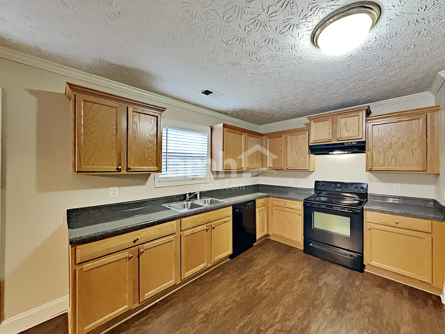 5 bed, 4.0 bath, 3388 sqft, $2,995 — Photo 3