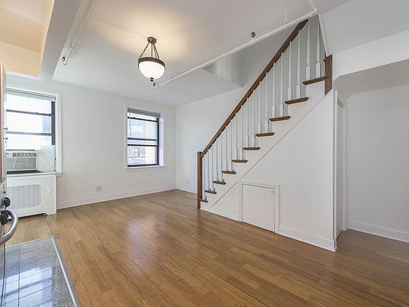 2nd image of 223 W 79th St APT 6