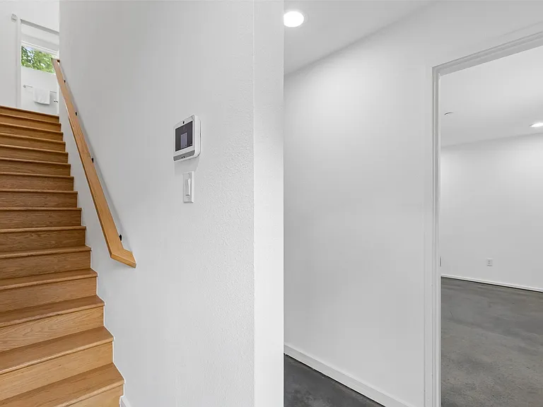 5647 Live Oak St #101 — Photo 31