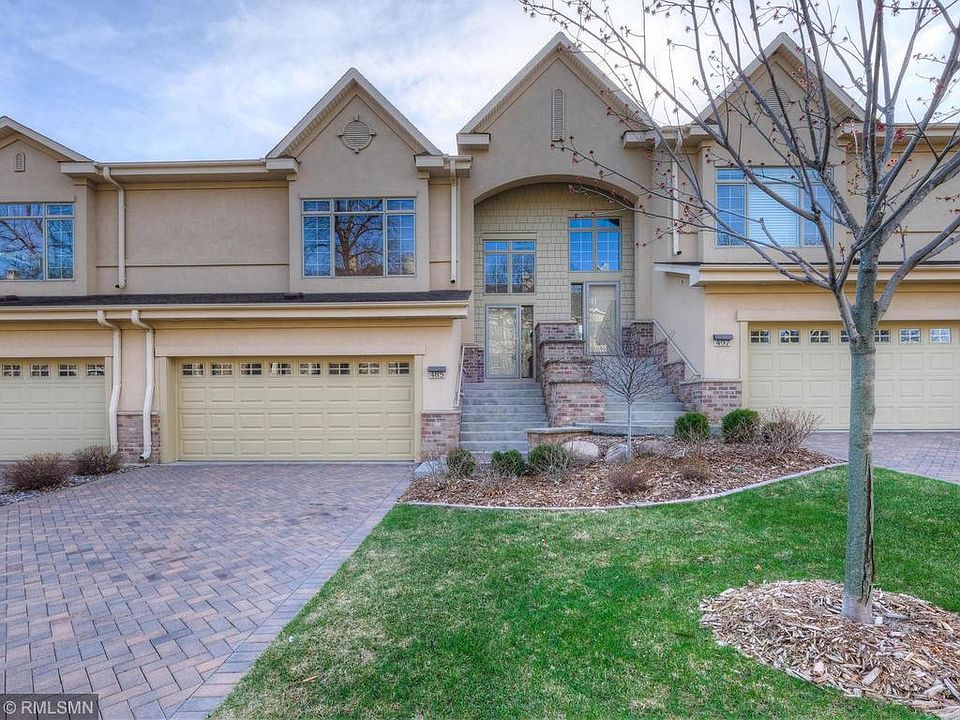 1st image of 485 Willoughby Way E