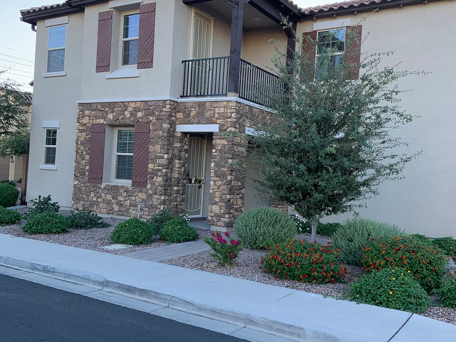 3 bed, 2.5 bath, 2000 sqft, $2,500 — Photo 2
