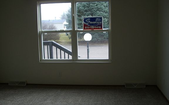 5th image of 214 Meadowlark Ln