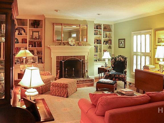 4th image of 127 N Stratford Drive