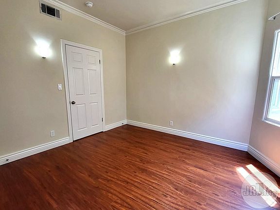 5th image of 251 N Kenmore Ave Unit 6