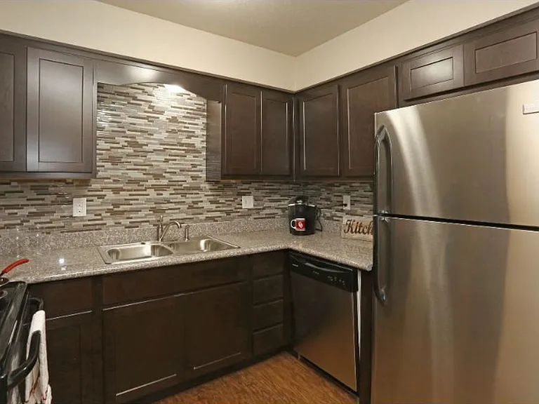 Preston Square Apartments - Now Offering $200 Off Move-In Costs! — Photo 21