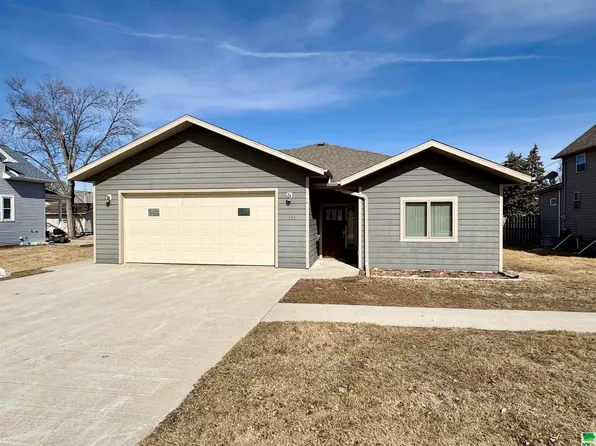 325 Pine St, Brunsville, IA 51008