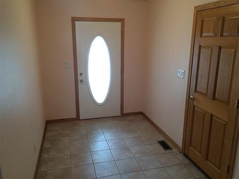 2nd image of 613 Onyx St