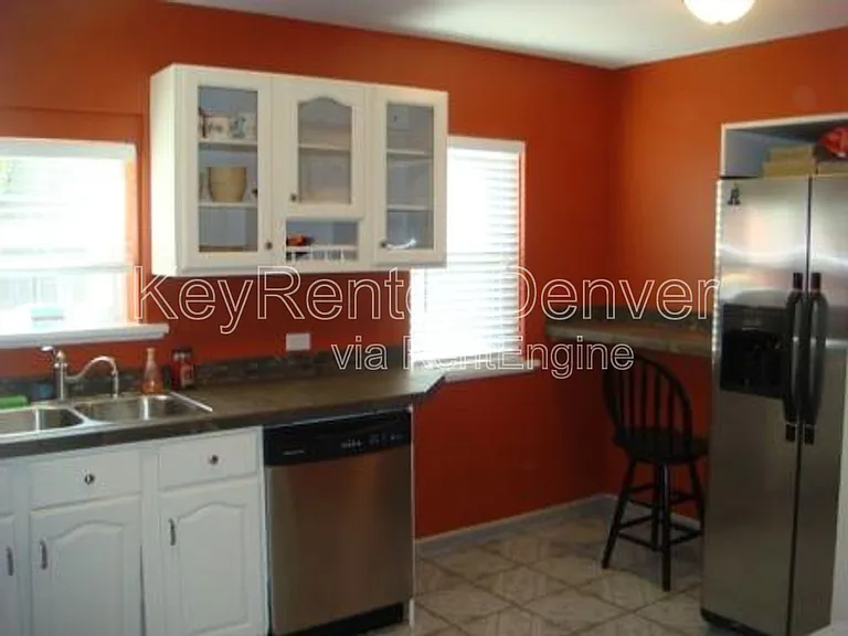 1540 N Zenobia St — Photo 7