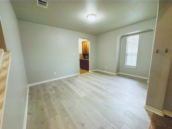 4th image of 2410 McKendrick Dr