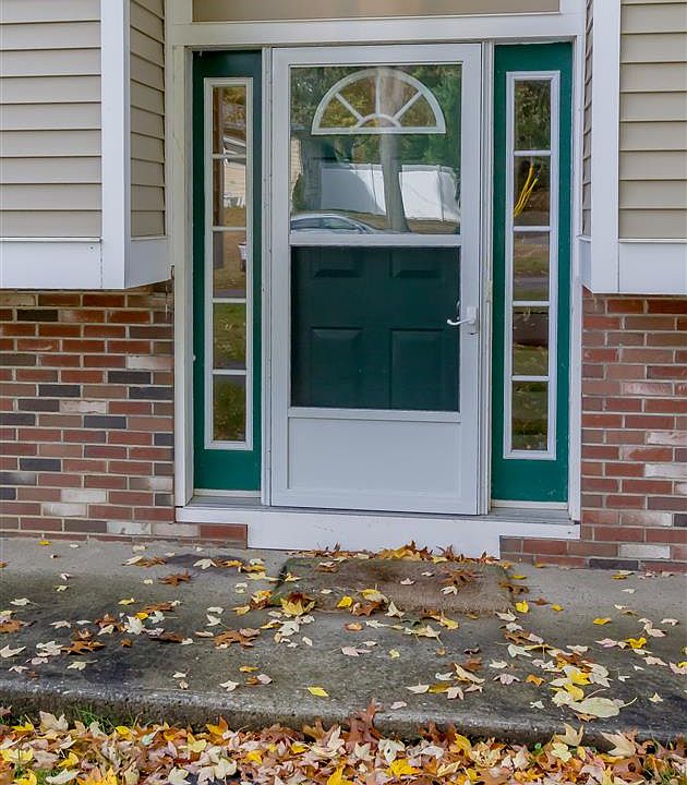 2nd image of 10 Vandenburg Ln