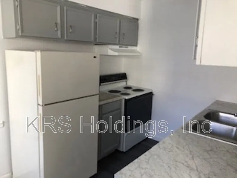 Bay Apts — Photo 1