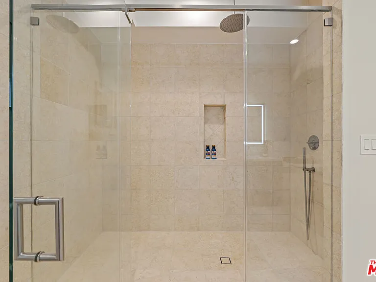 1825 Pandora Ave #Penthouse 402 — Photo 19