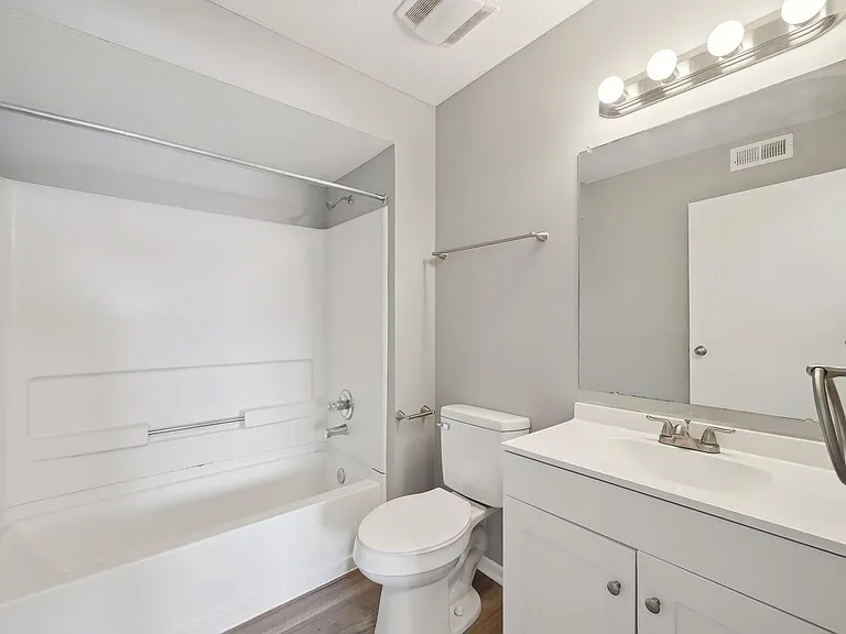 Somerset Place Apartments — Photo 65
