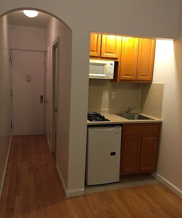 2nd image of 71 Lexington Ave APT 4