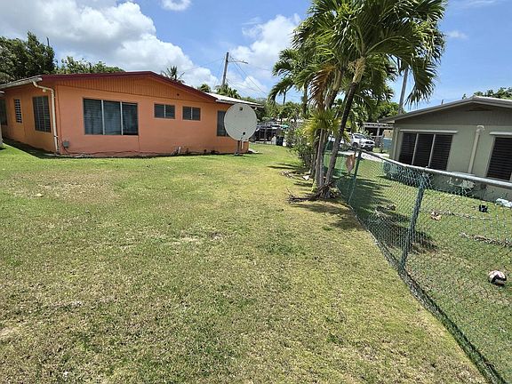 4th image of 392 Strawberry Hill QU