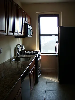 Rented by Avanguard Realty Corp | media 1