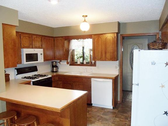 4th image of 4631 72nd Ave