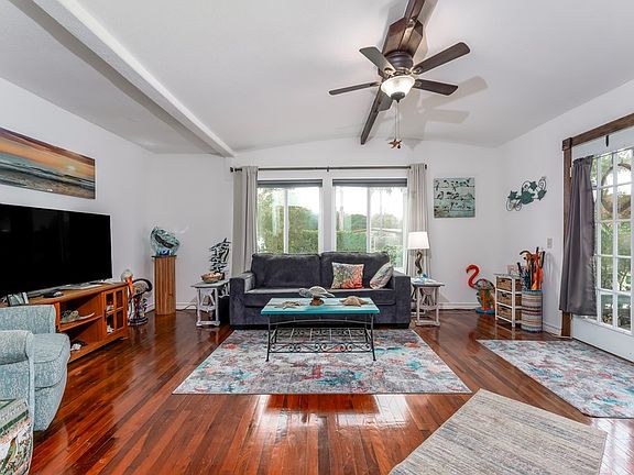 4th image of 402 Morris St