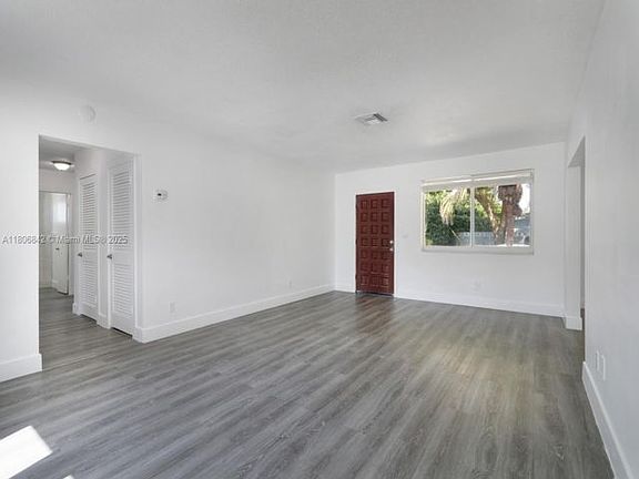 3rd image of 900 Benevento Ave
