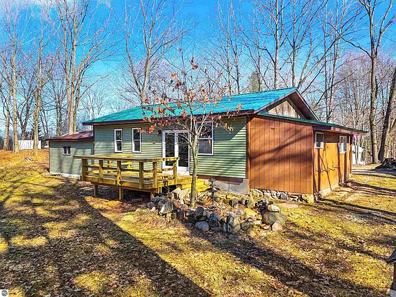 3rd image of 21187 Parkview Rd