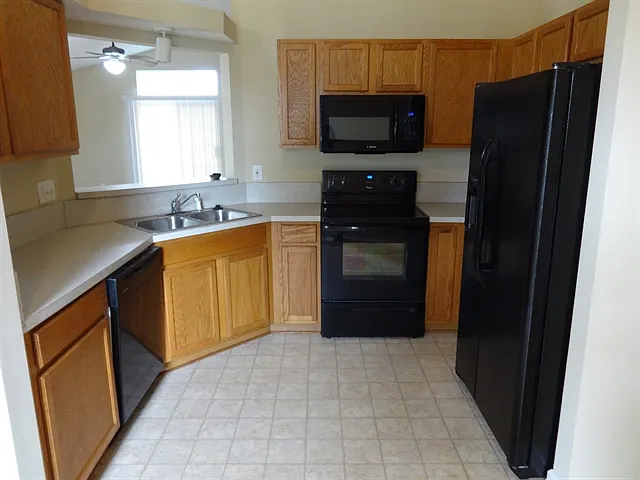 1512 Ashleigh St — Photo 4