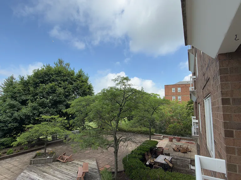 Chelsea Condos — Photo 29