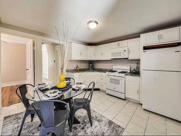 3rd image of 2134 N Keeler Ave #2