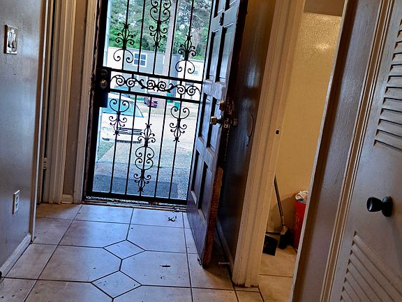 3rd image of 2722 Penwood Pl