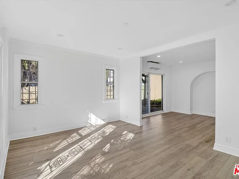1185 S Tremaine Ave — Photo 30