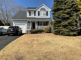 7 Tipton Drive W, Shirley, NY 11967