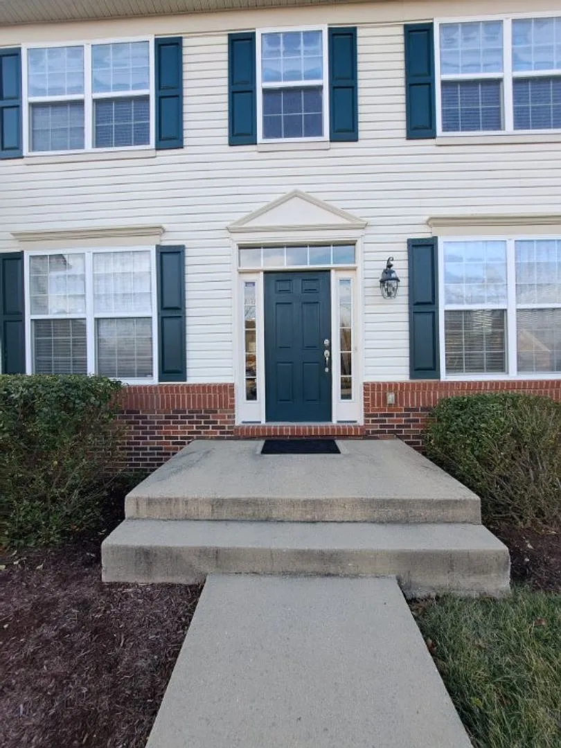 4 bed, 2.5 bath, 3021 sqft, $3,700 — Photo 4