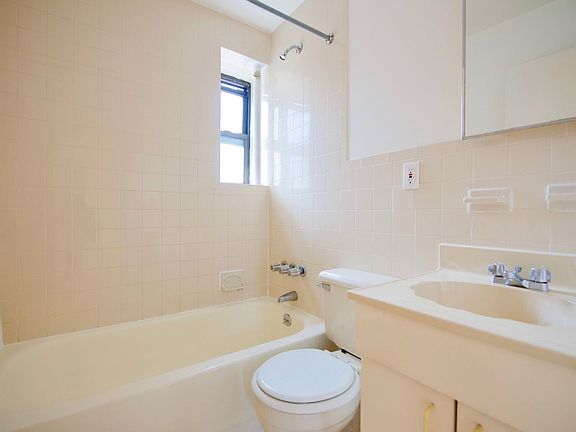 5th image of 371 Broome St APT 27
