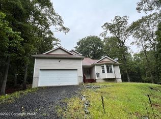 322 Whippoorwill Dr, Bushkill, PA 18324