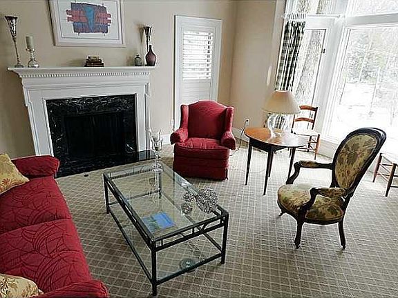 3rd image of 100 Dogwood Ln