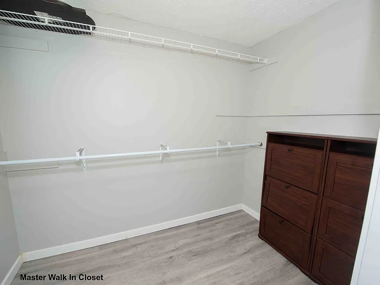 973 Hollow Creek Dr — Photo 8