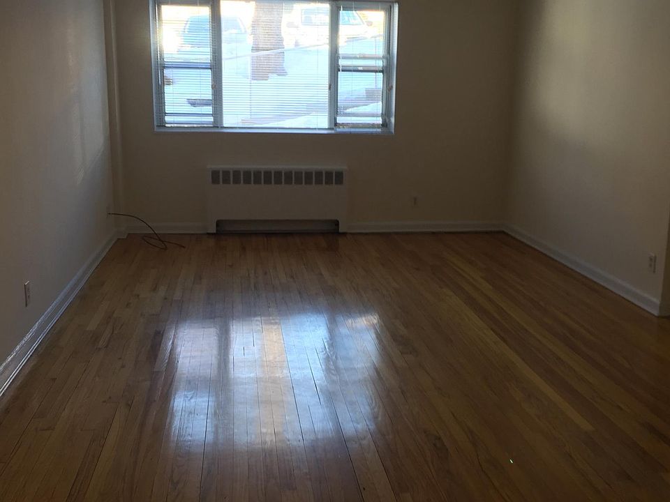 2nd image of 35 S Broadway APT N8