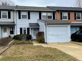 19 Farnwood Rd, Mount Laurel, NJ 08054