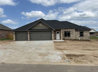 2008 Flynn St, Pea Ridge, AR 72751