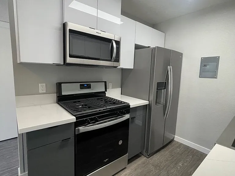 Park Apartments-Beautiful recently renovated — Photo 4