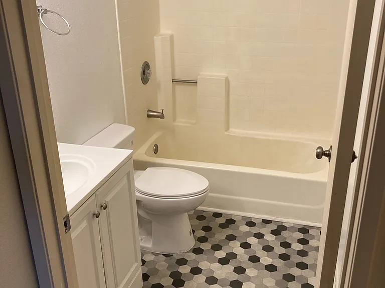 445 Landfair Ave #4 — Photo 6