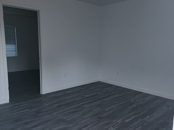 3rd image of 6634 Vineland Ave #2A