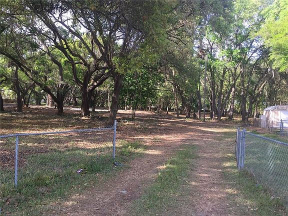 3rd image of 2034 Pleasant Acre Dr