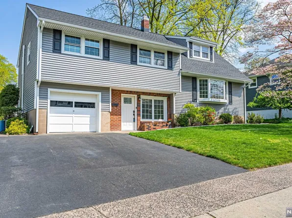 45 S Dorchester Rd, Emerson, NJ 07630