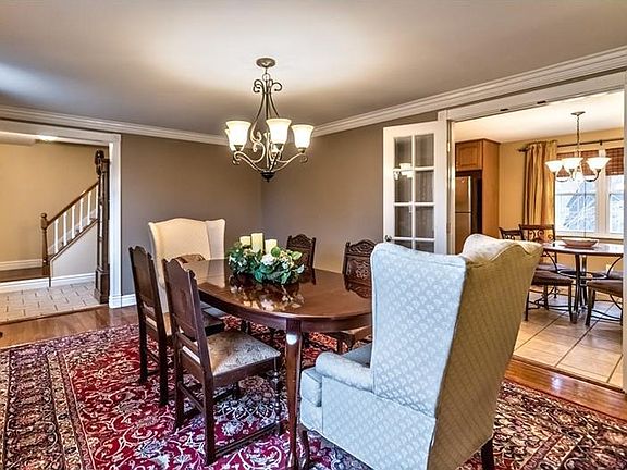 3rd image of 2712 Oakmoor Dr