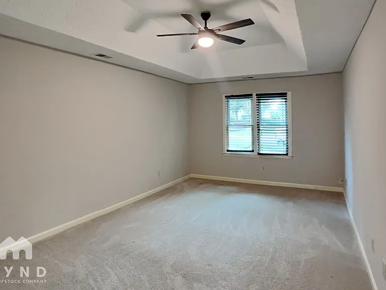 4915 Willow Ln — Photo 9