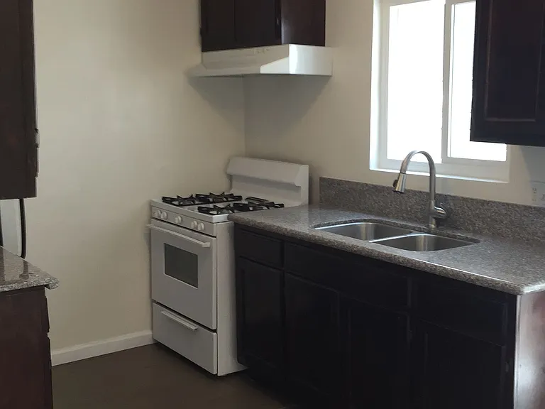 4353 Toland Way — Photo 35